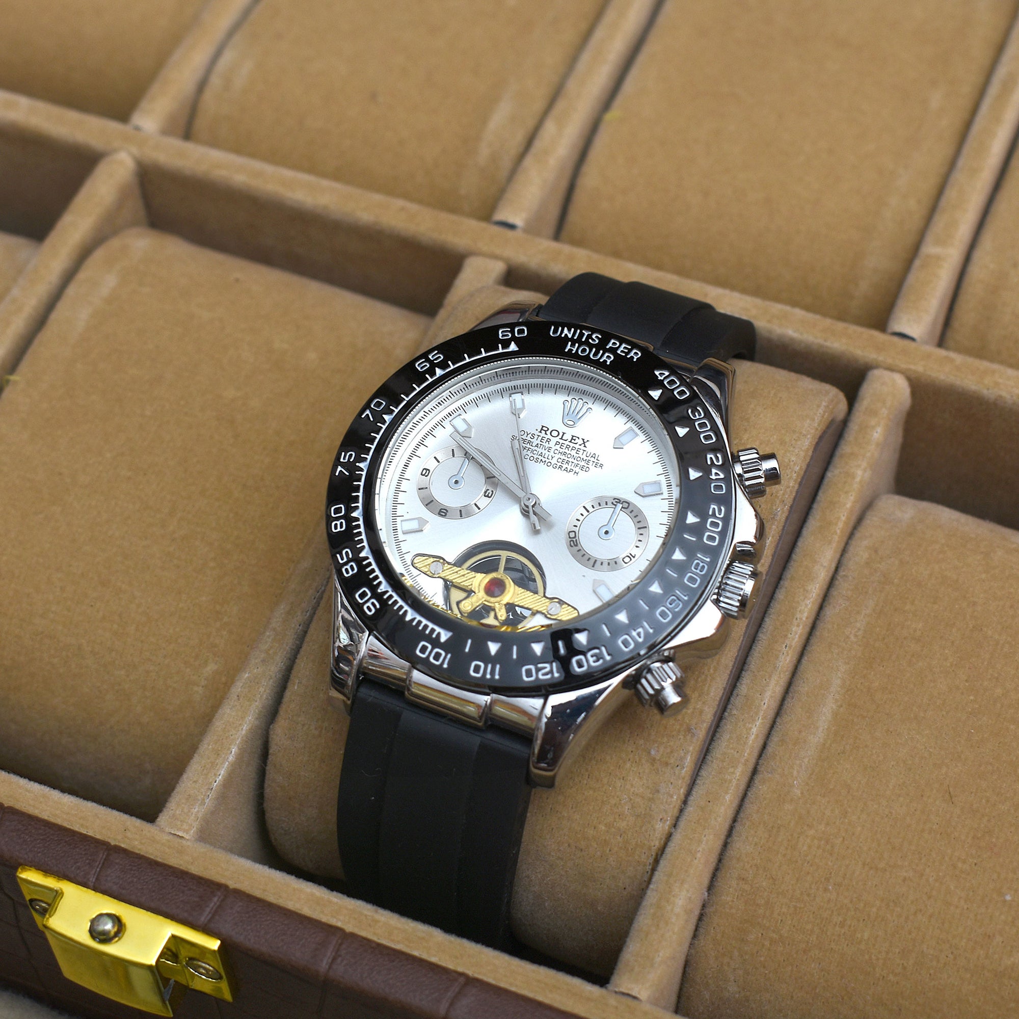 Rolex Daytona Silver Dial Automatic Watch – Black Bezel & Rubber Strap