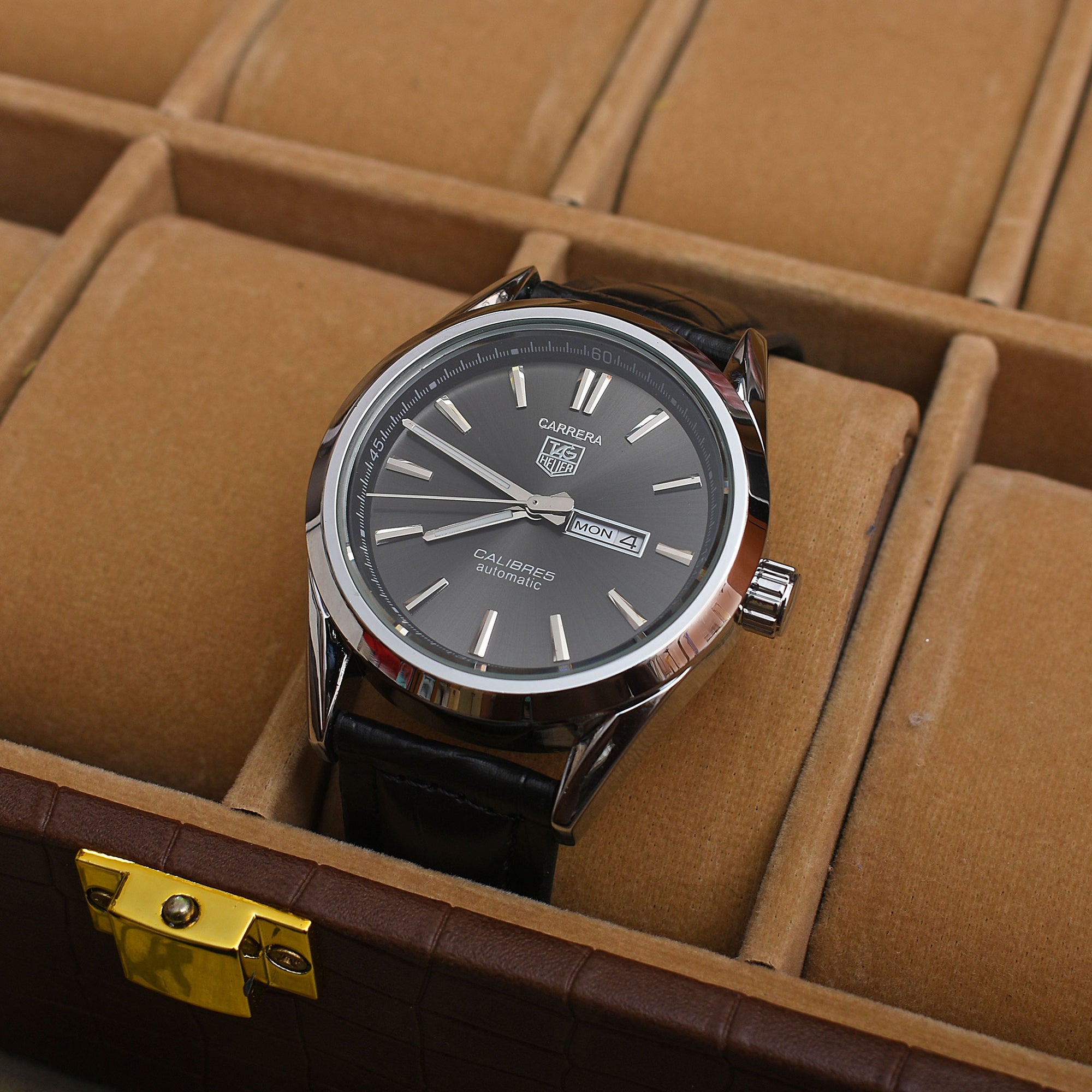 The Racing Heritage Quartz Day-Date – Black
