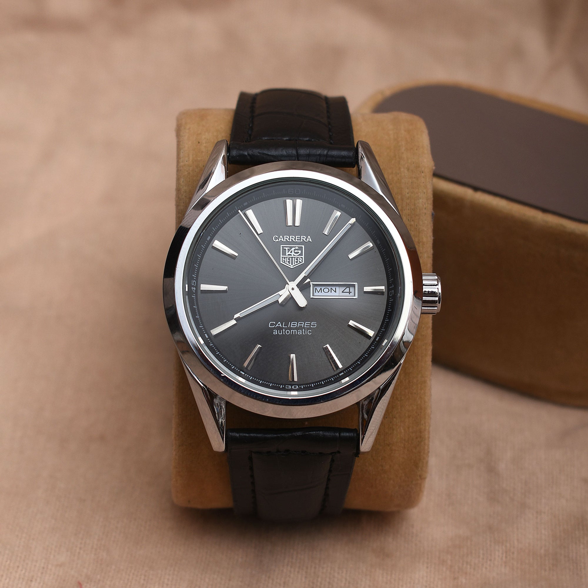 The Racing Heritage Quartz Day-Date – Black