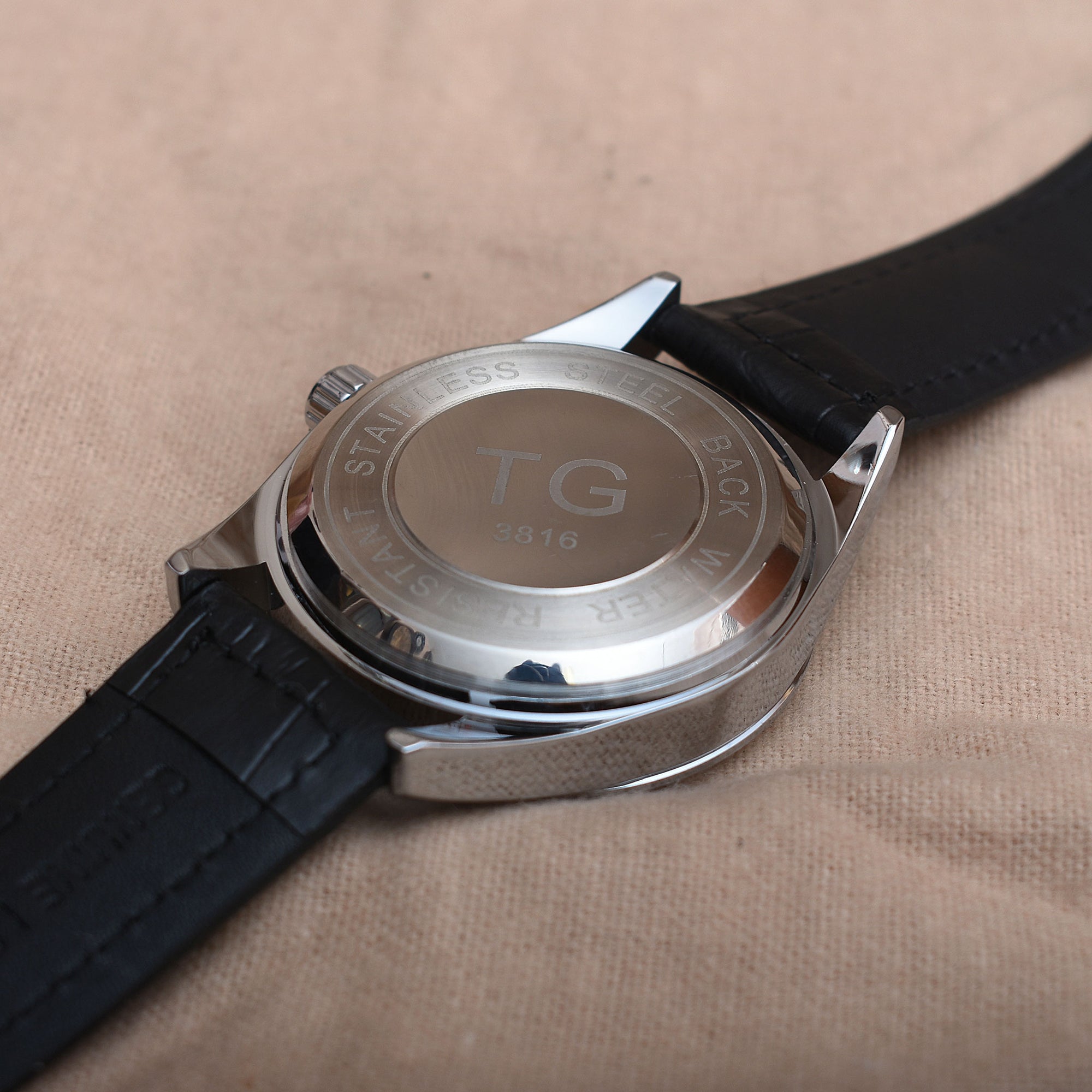 The Racing Heritage Quartz Day-Date – Black